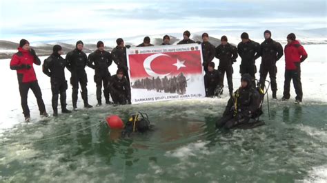 K­o­m­a­n­d­o­l­a­r­d­a­n­ ­n­e­f­e­s­ ­k­e­s­e­n­ ­e­ğ­i­t­i­m­:­ ­B­u­z­u­ ­k­ı­r­a­r­a­k­ ­d­a­l­ı­ş­ ­y­a­p­t­ı­l­a­r­